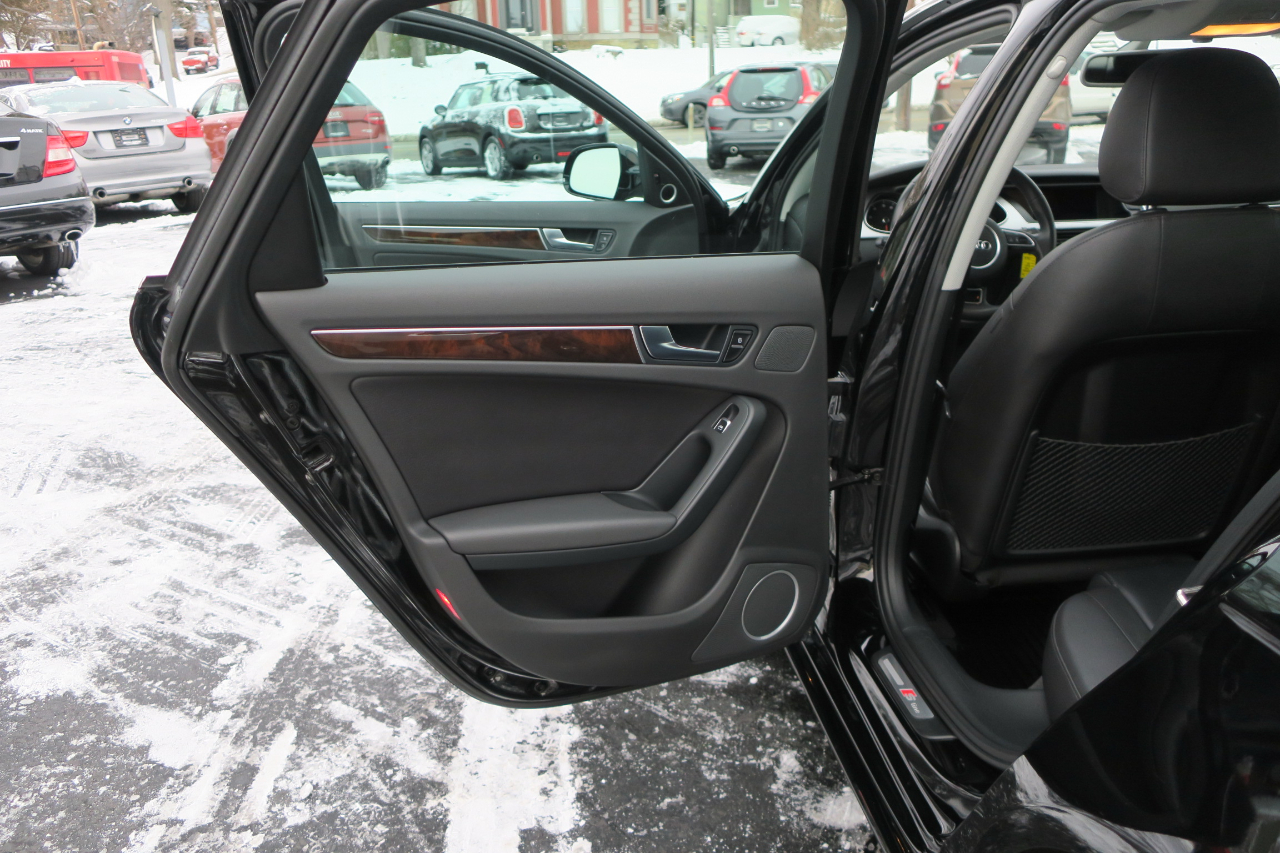 Audi A4 2.0T Premium Plus quattro Sedan AWD 8A 2016