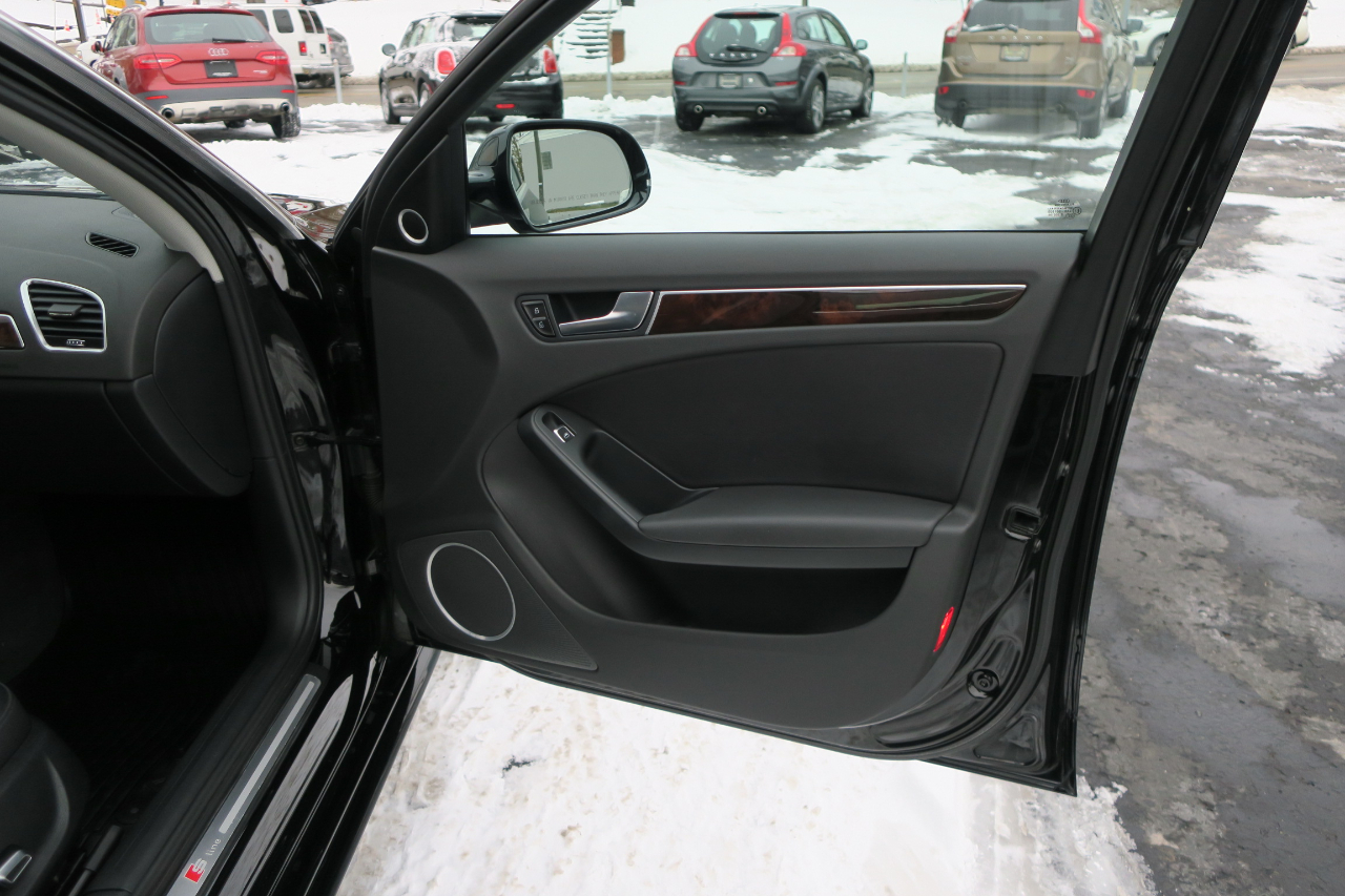 Audi A4 2.0T Premium Plus quattro Sedan AWD 8A 2016