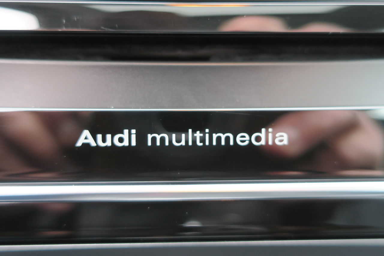 Audi A4 2.0T Premium Plus quattro Sedan AWD 8A 2016