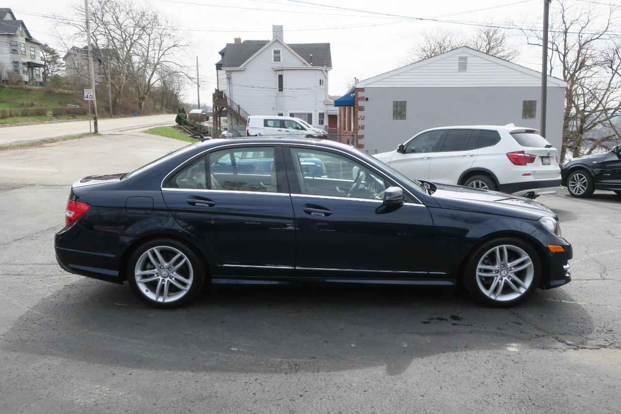 Mercedes-Benz C-Class C300 4MATIC Luxury Sedan 2012