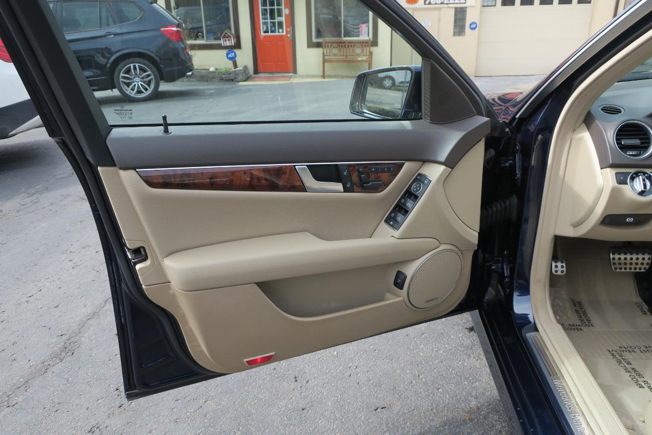 Mercedes-Benz C-Class C300 4MATIC Luxury Sedan 2012