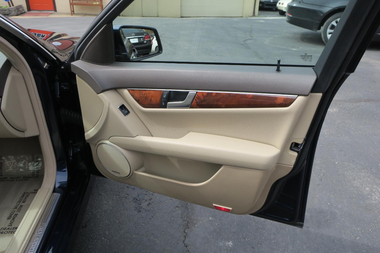Mercedes-Benz C-Class C300 4MATIC Luxury Sedan 2012
