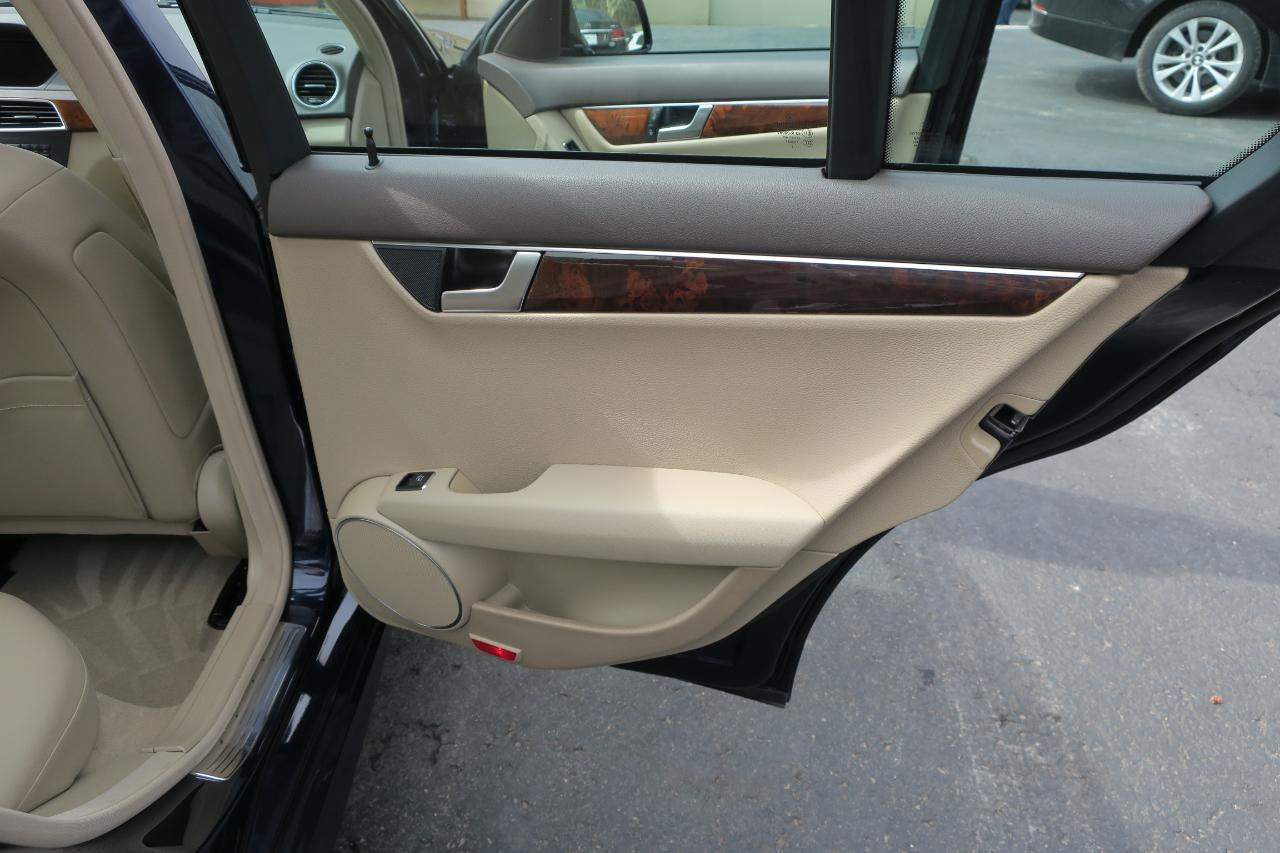 Mercedes-Benz C-Class C300 4MATIC Luxury Sedan 2012