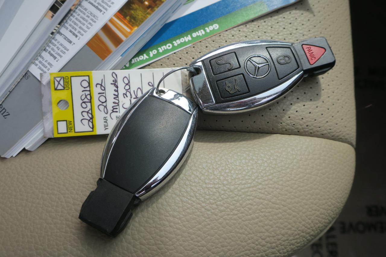 Mercedes-Benz C-Class C300 4MATIC Luxury Sedan 2012