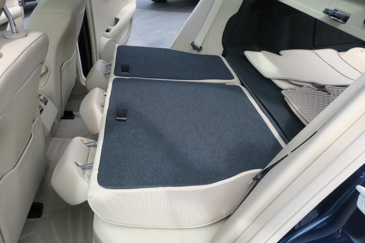 Mercedes-Benz C-Class C300 4MATIC Luxury Sedan 2012