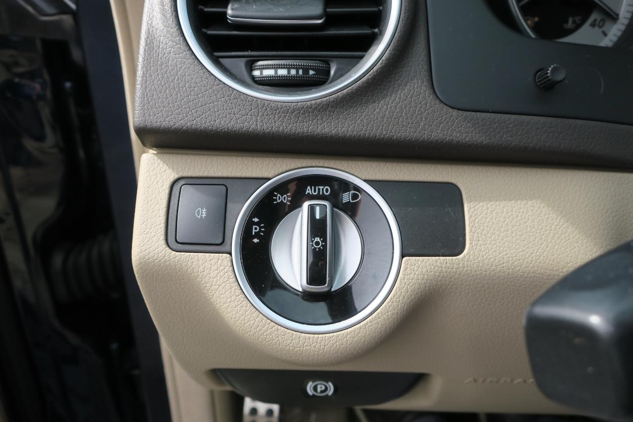 Mercedes-Benz C-Class C300 4MATIC Luxury Sedan 2012