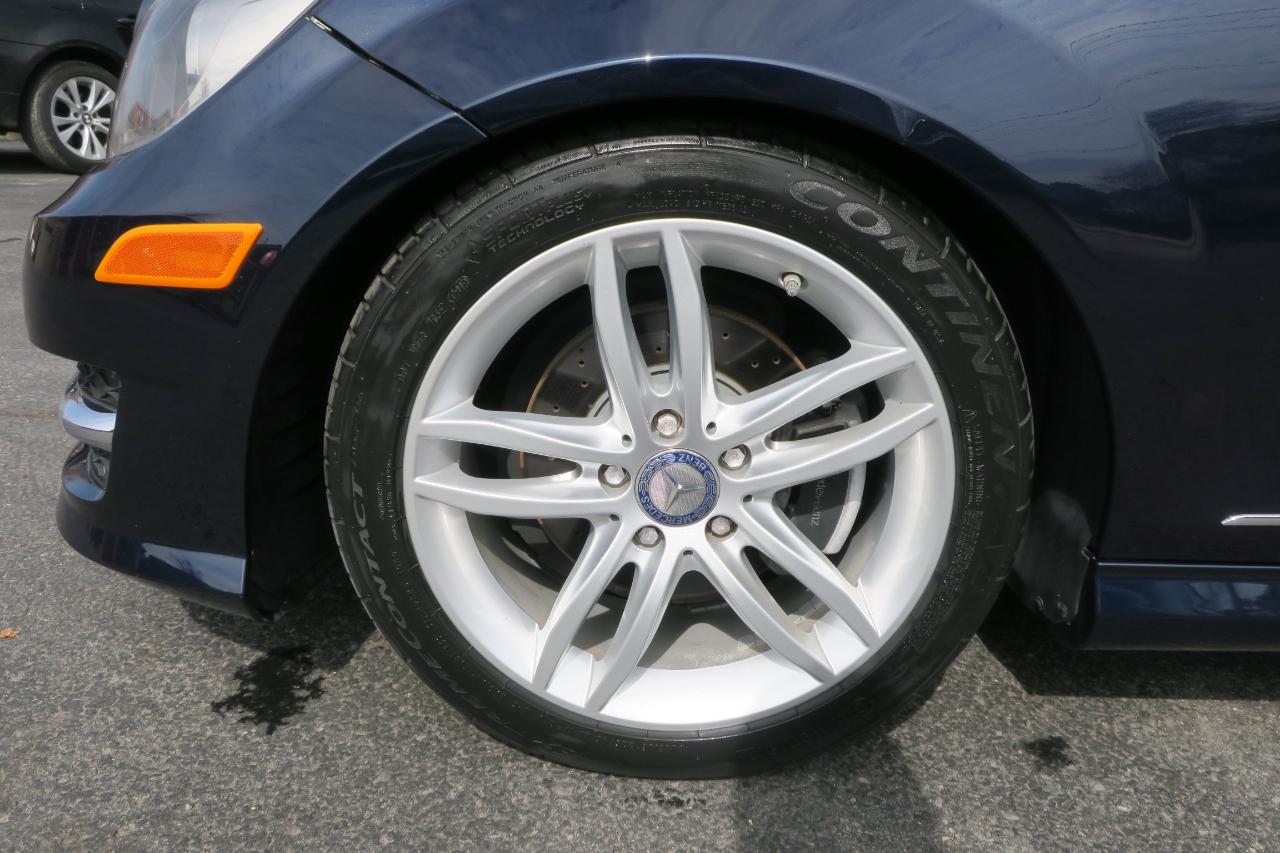 Mercedes-Benz C-Class C300 4MATIC Luxury Sedan 2012