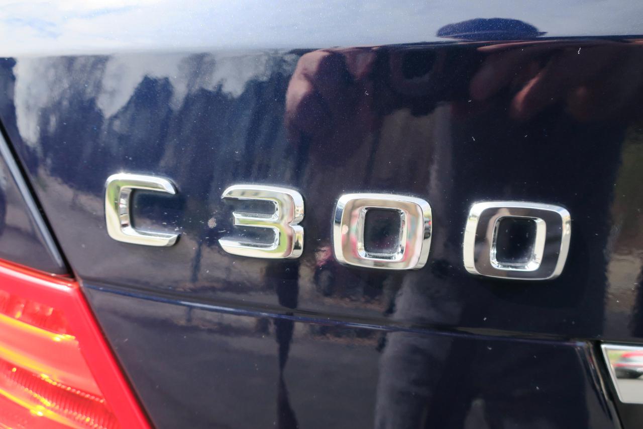 Mercedes-Benz C-Class C300 4MATIC Luxury Sedan 2012