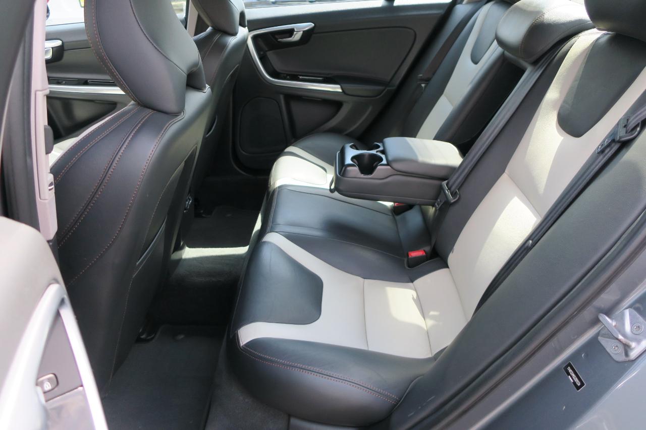 Volvo V60 Cross Country T5 Platinum 2016