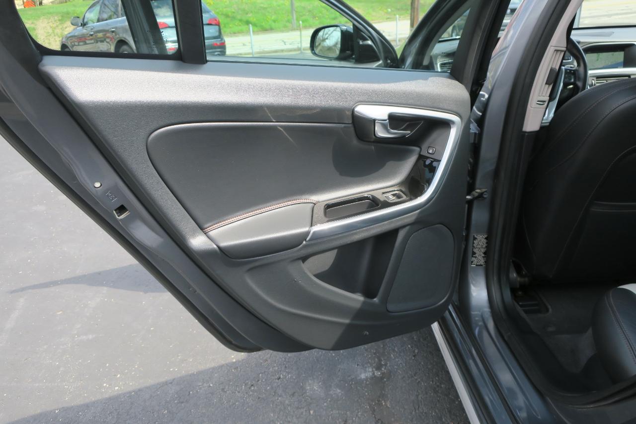 Volvo V60 Cross Country T5 Platinum 2016