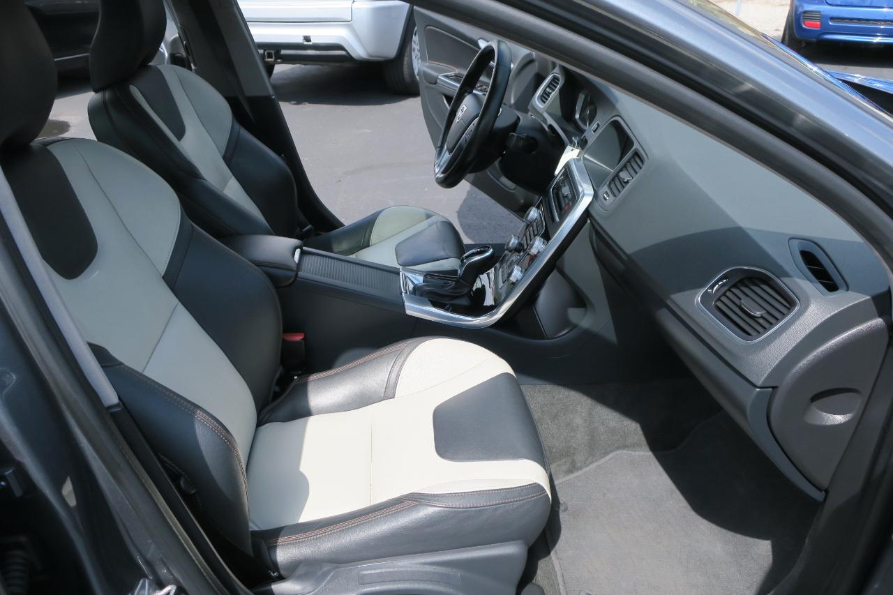 Volvo V60 Cross Country T5 Platinum 2016