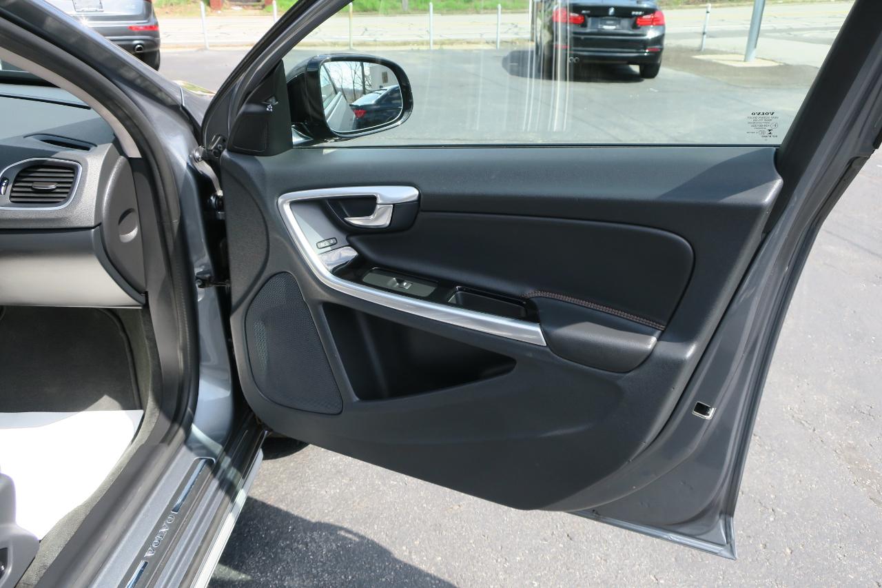 Volvo V60 Cross Country T5 Platinum 2016