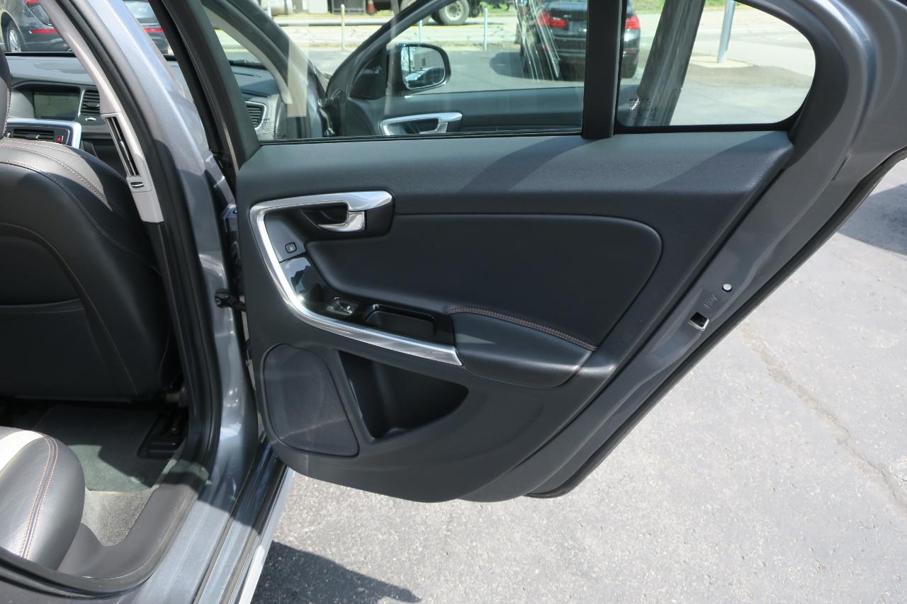 Volvo V60 Cross Country T5 Platinum 2016