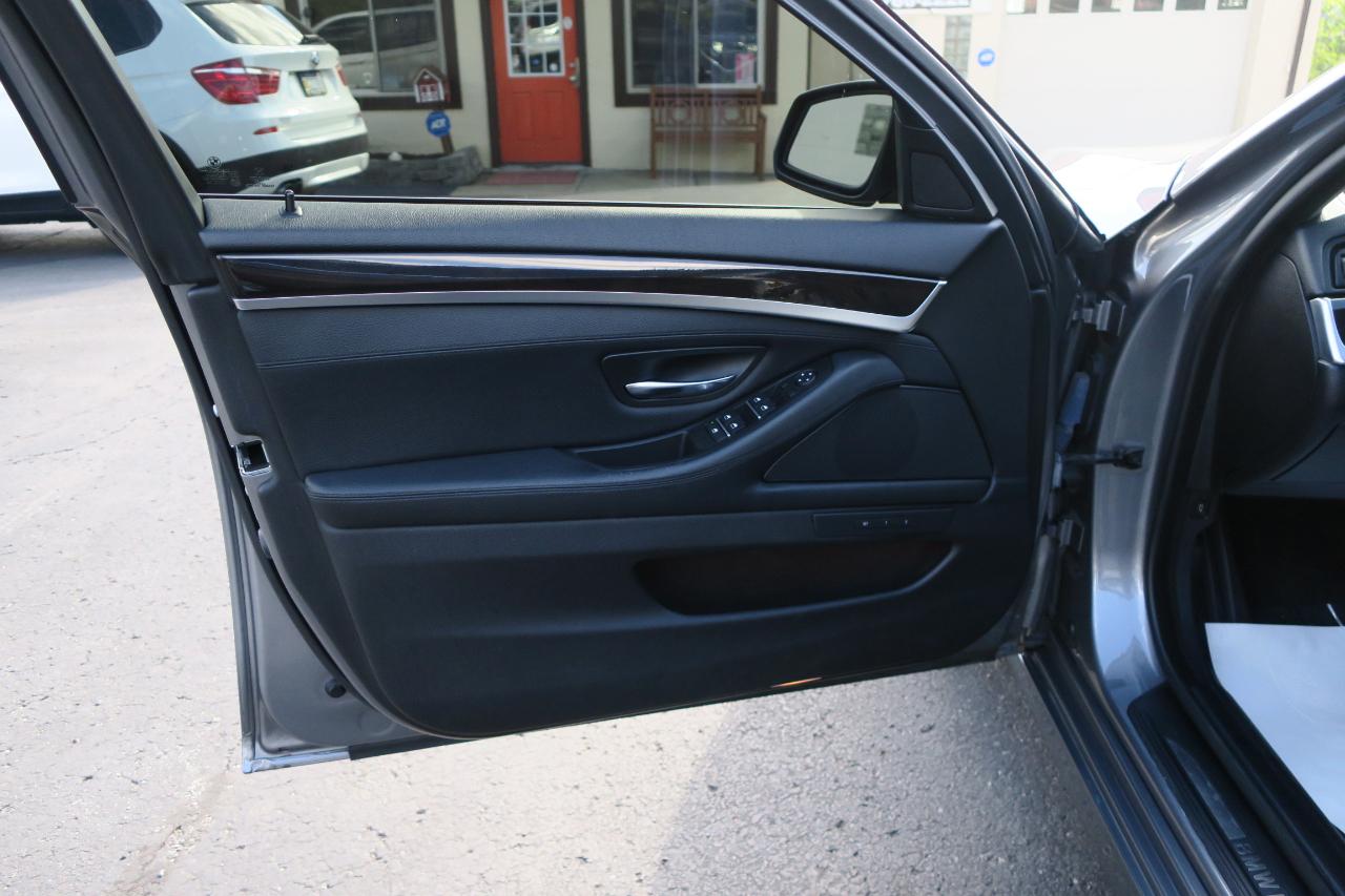 BMW 5-Series 528i xDrive 2016