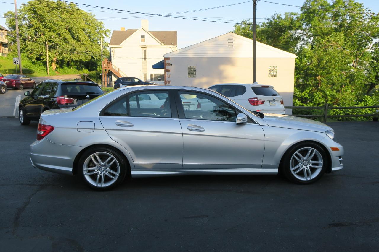 Mercedes-Benz C-Class C300 4MATIC Luxury Sedan 2012