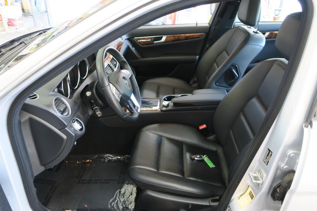 Mercedes-Benz C-Class C300 4MATIC Luxury Sedan 2012