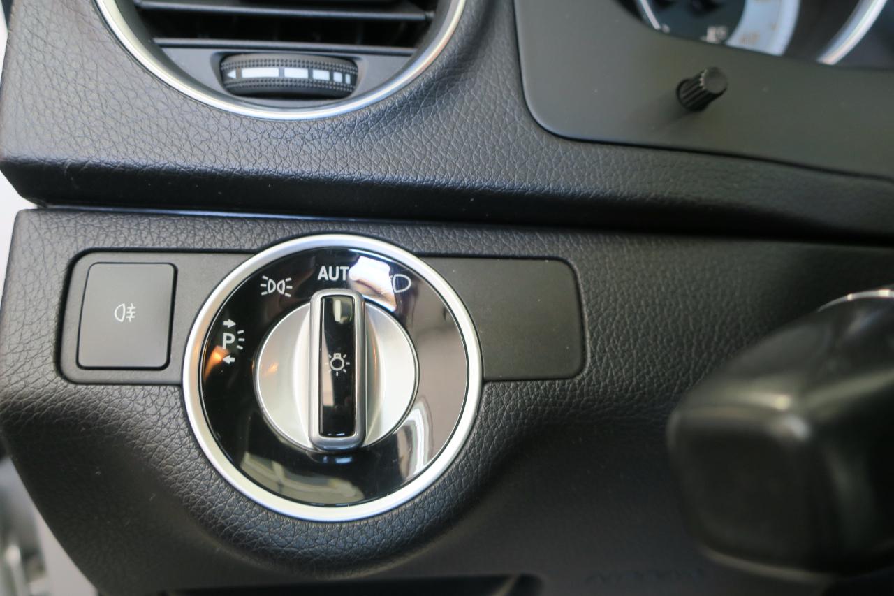 Mercedes-Benz C-Class C300 4MATIC Luxury Sedan 2012