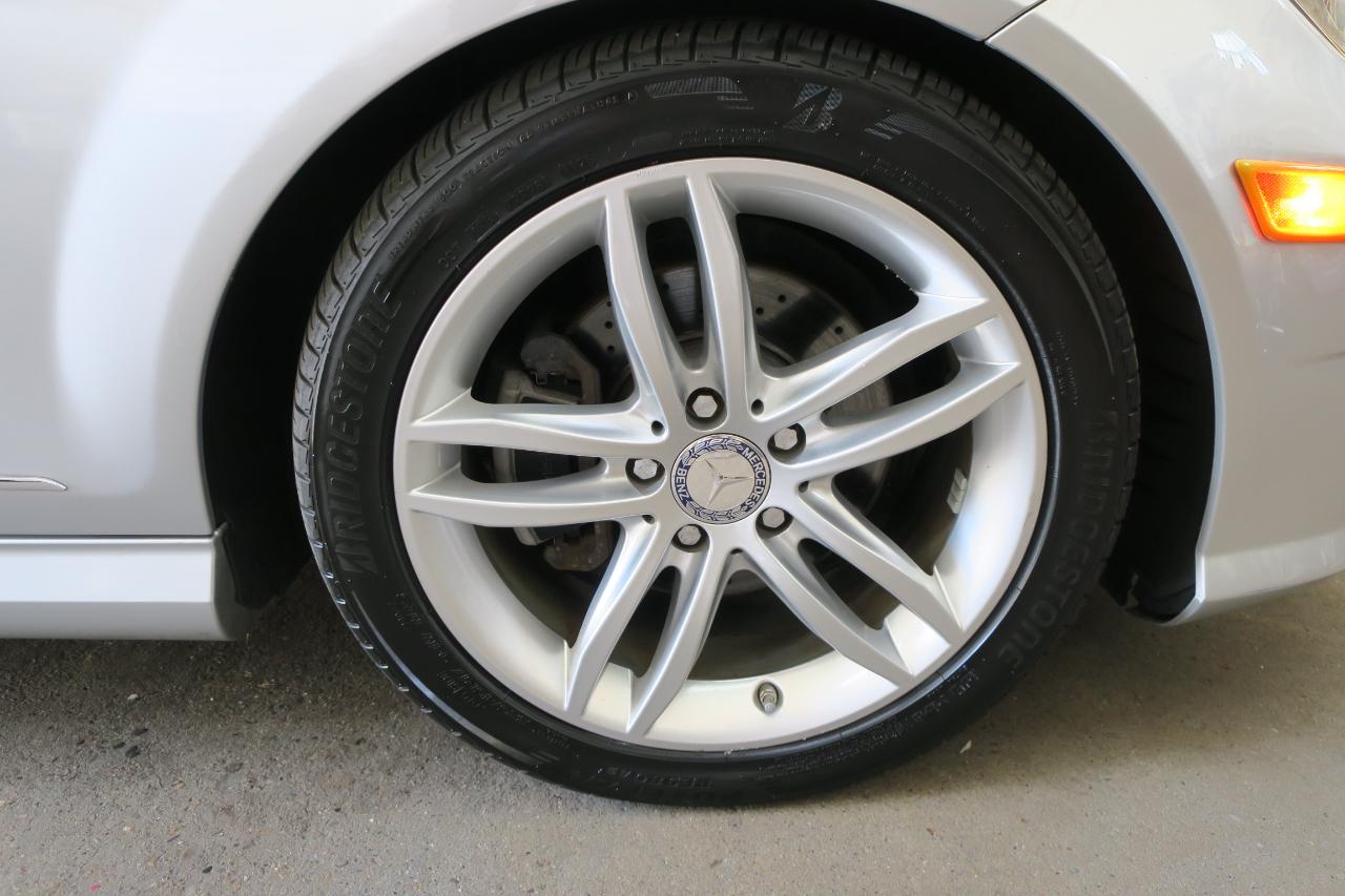 Mercedes-Benz C-Class C300 4MATIC Luxury Sedan 2012