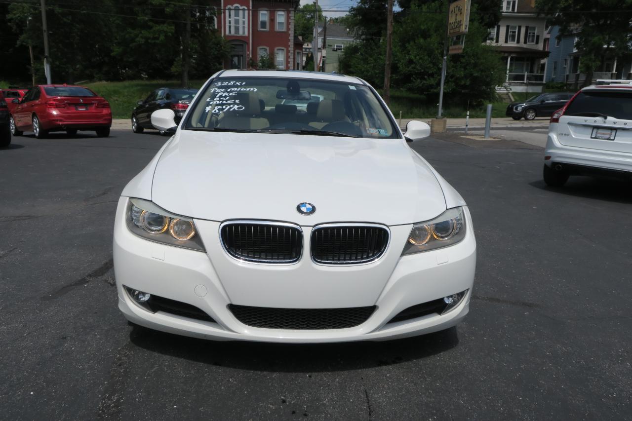 BMW 3-Series 328i xDrive 2011