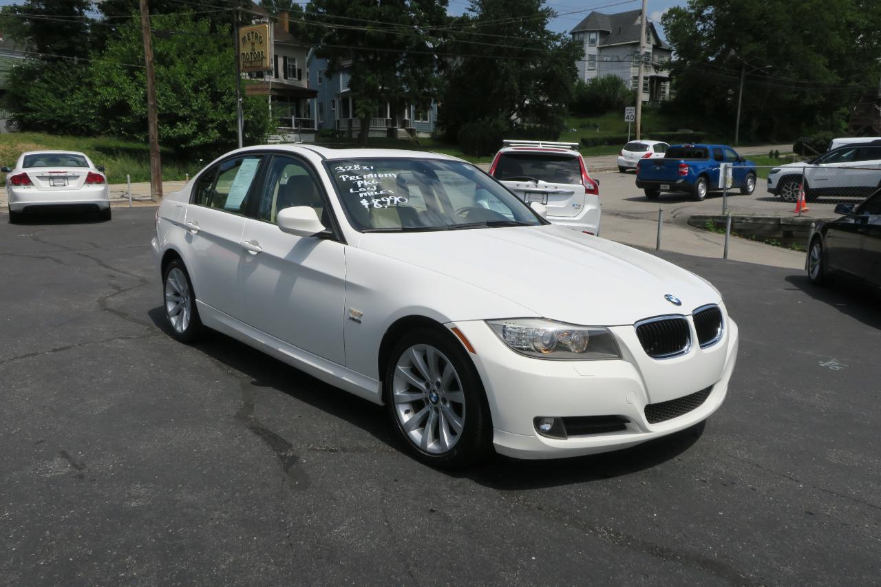 BMW 3-Series 328i xDrive 2011