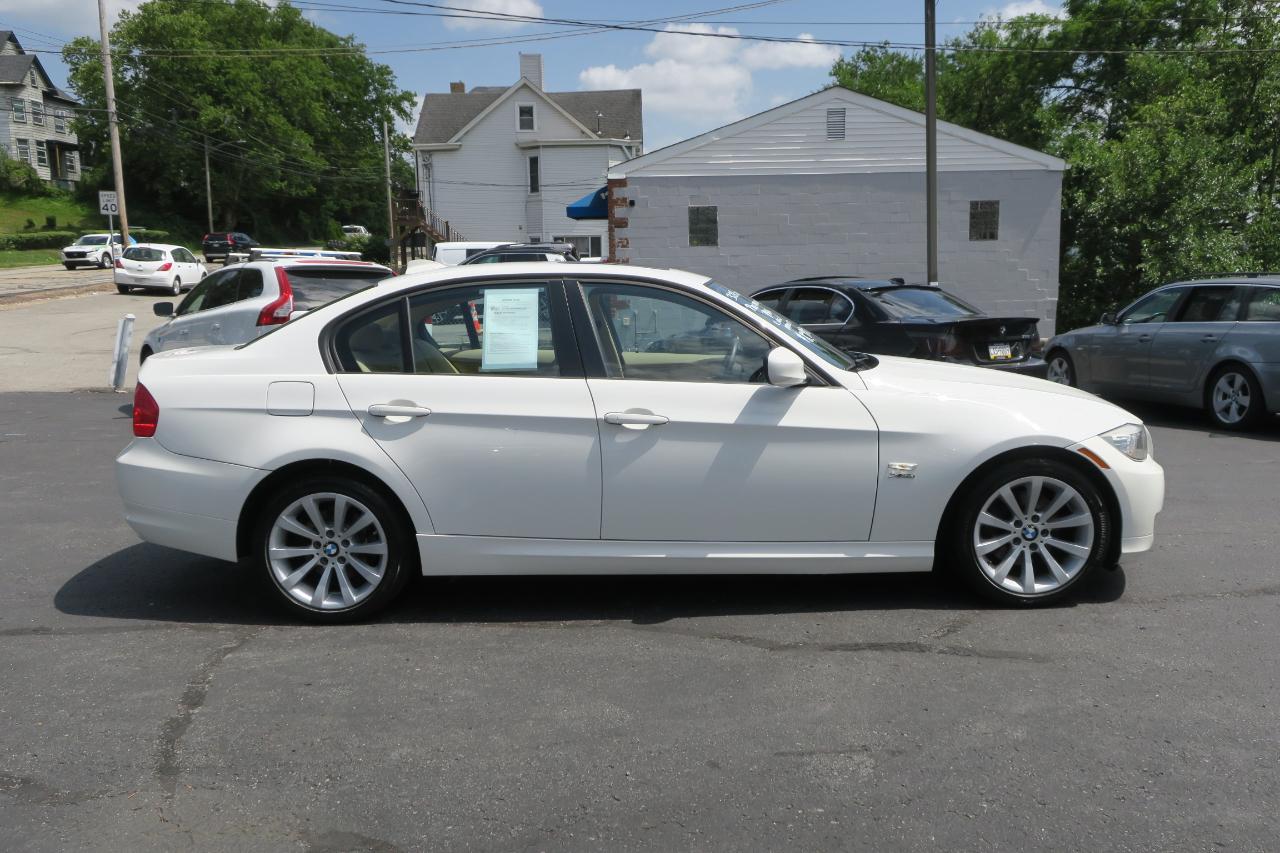 BMW 3-Series 328i xDrive 2011