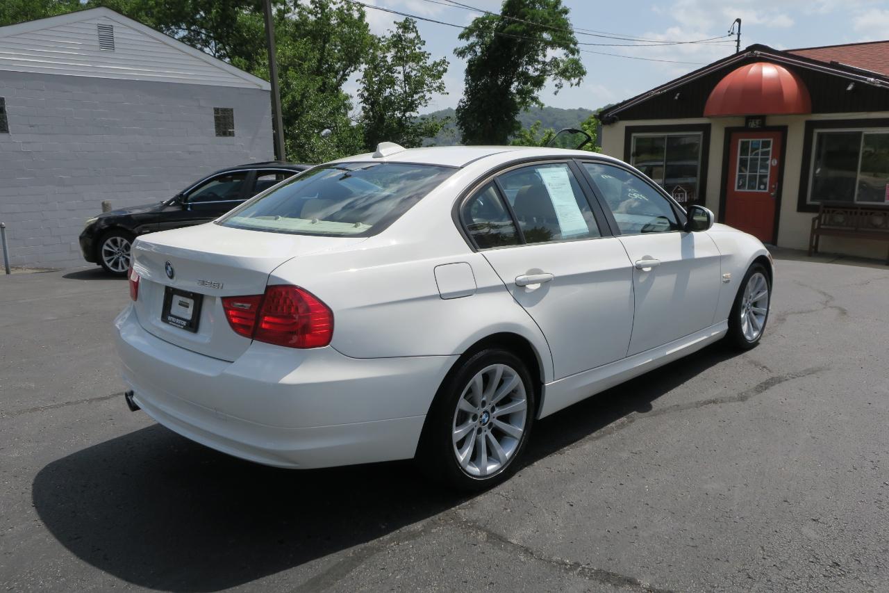 BMW 3-Series 328i xDrive 2011