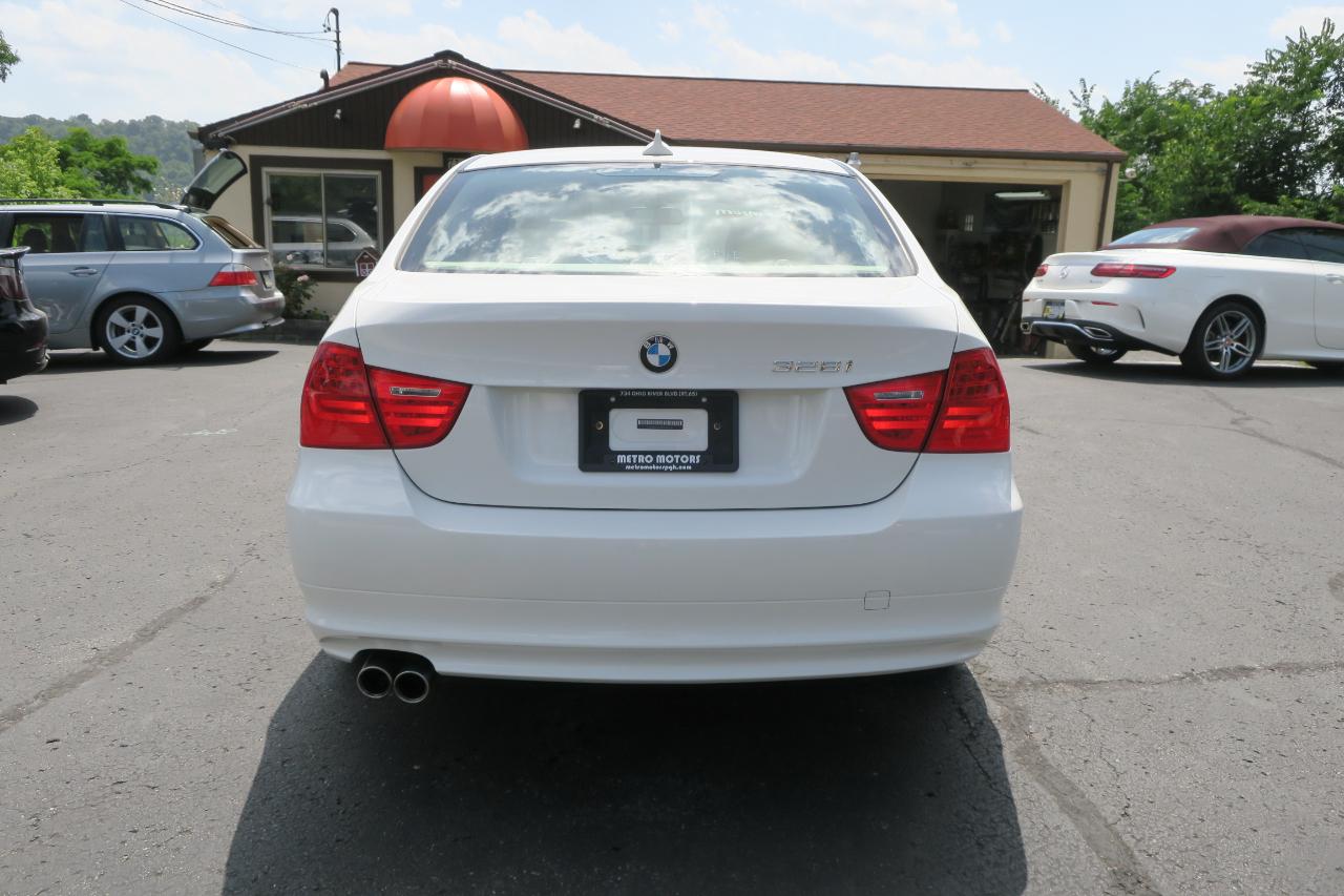 BMW 3-Series 328i xDrive 2011