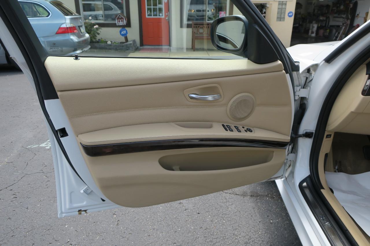 BMW 3-Series 328i xDrive 2011