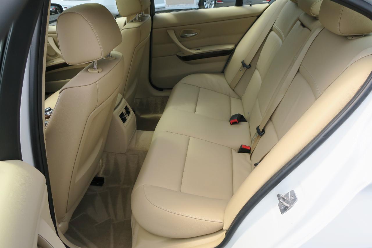 BMW 3-Series 328i xDrive 2011