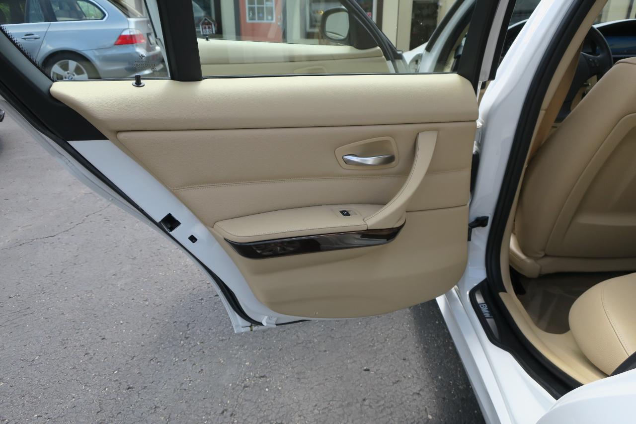 BMW 3-Series 328i xDrive 2011