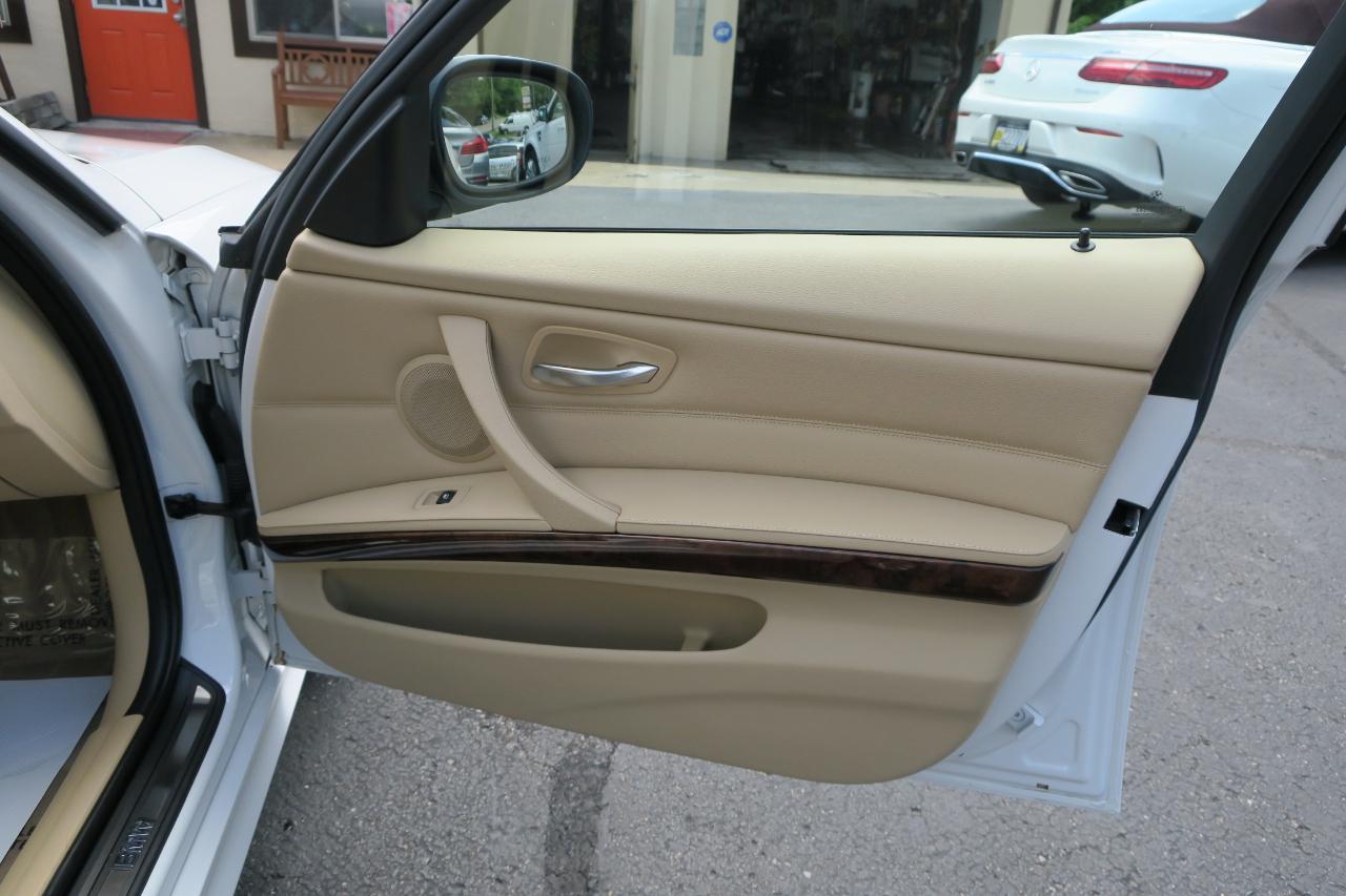 BMW 3-Series 328i xDrive 2011