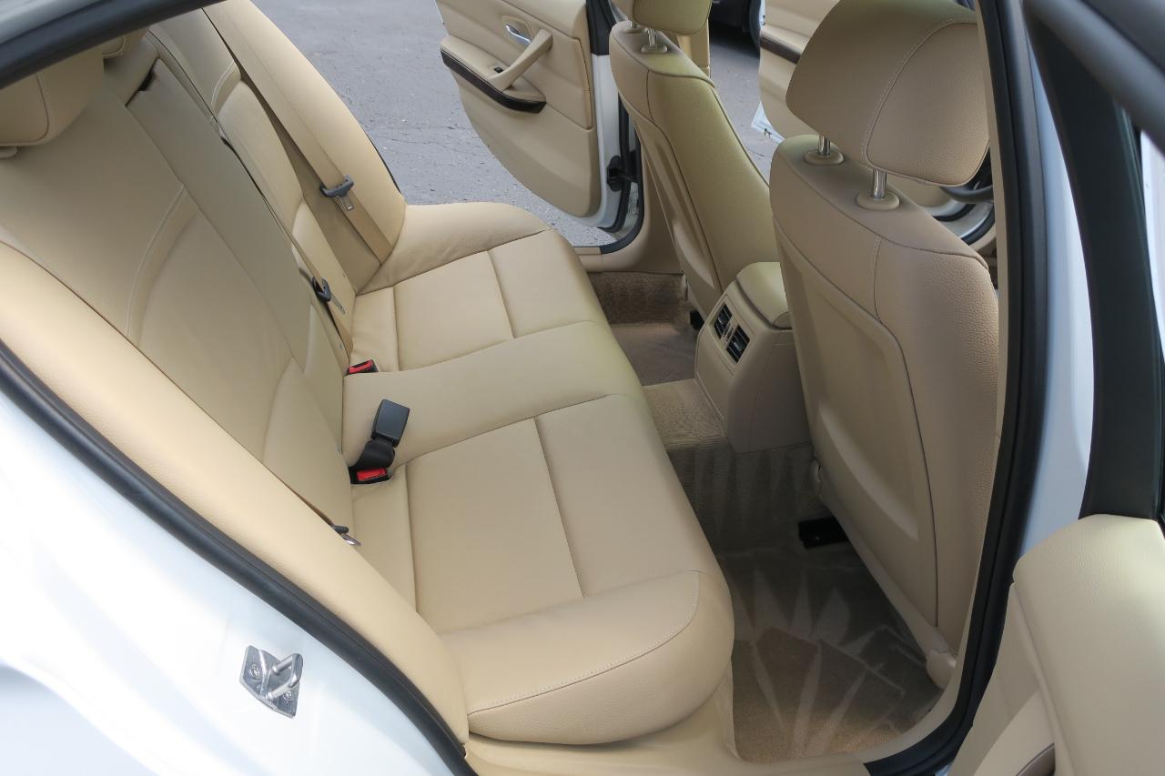 BMW 3-Series 328i xDrive 2011