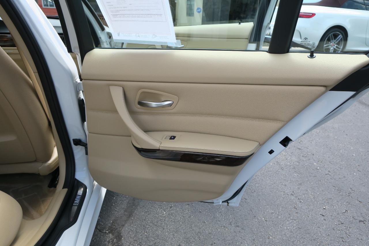 BMW 3-Series 328i xDrive 2011