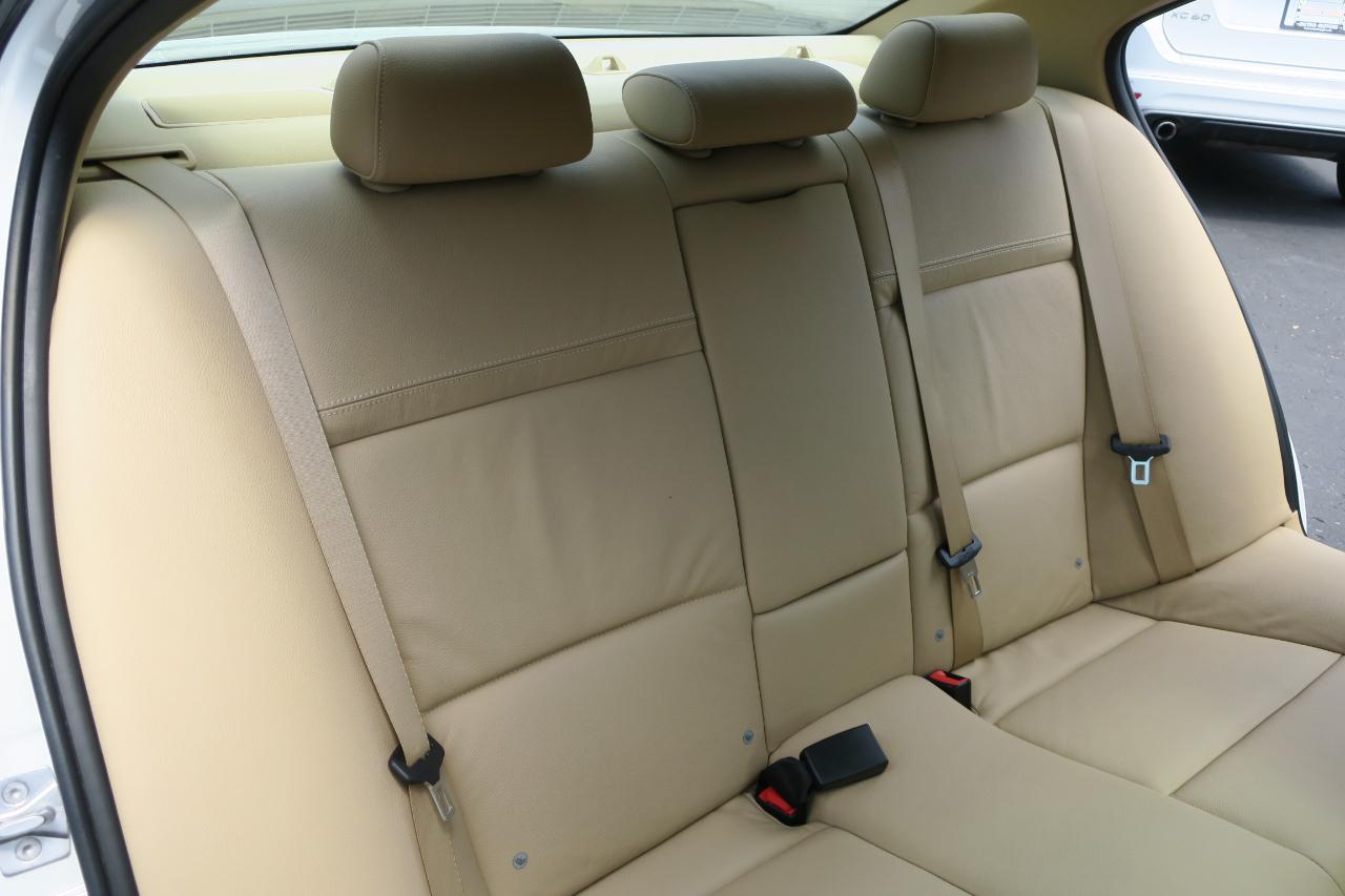 BMW 3-Series 328i xDrive 2011