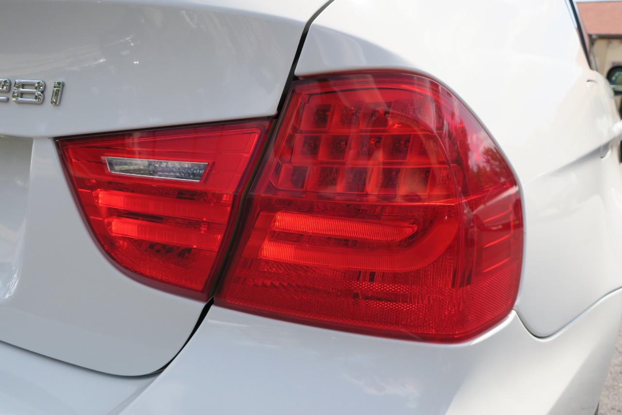 BMW 3-Series 328i xDrive 2011