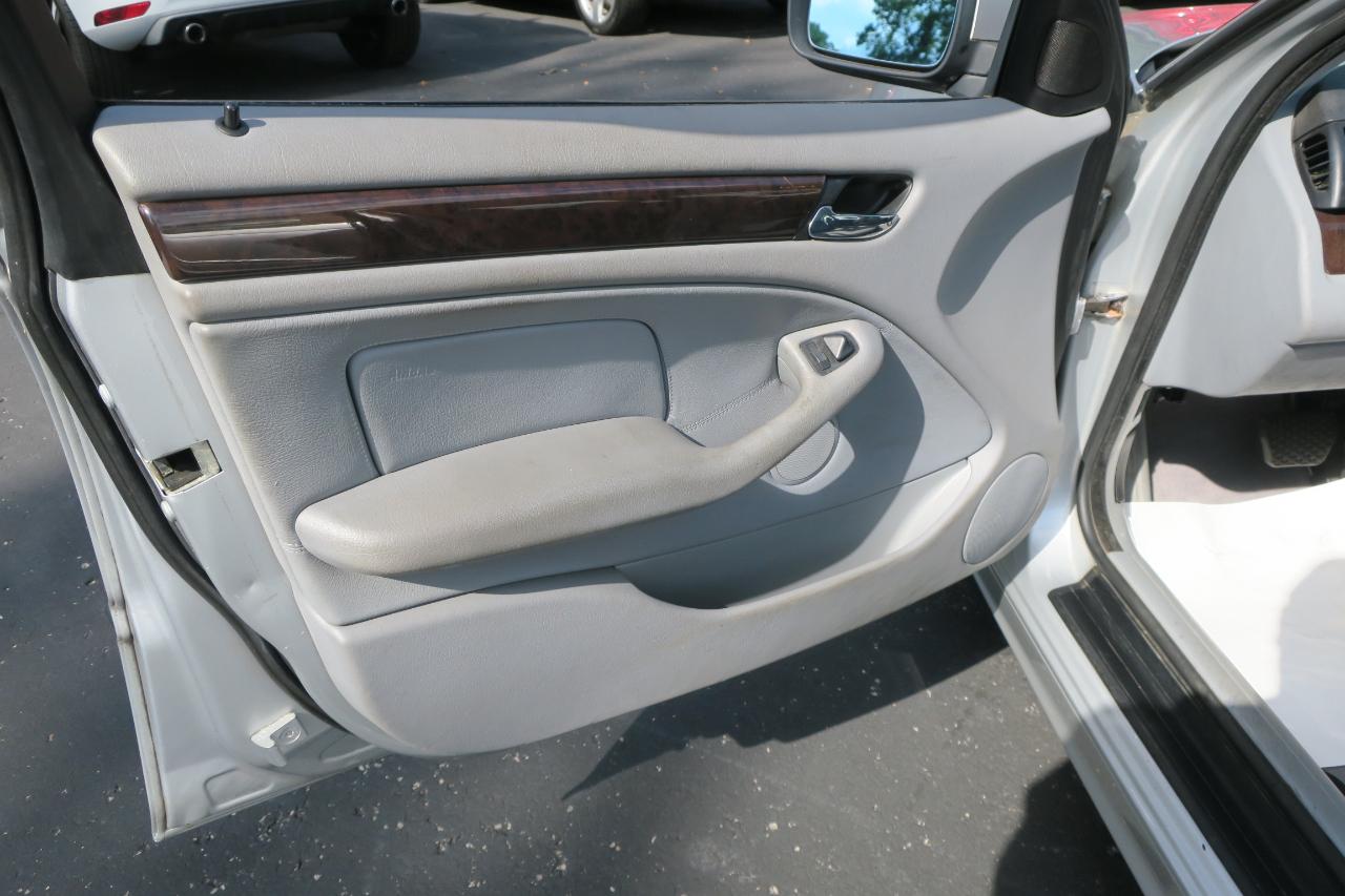 BMW 3-Series 325i Sedan 2002