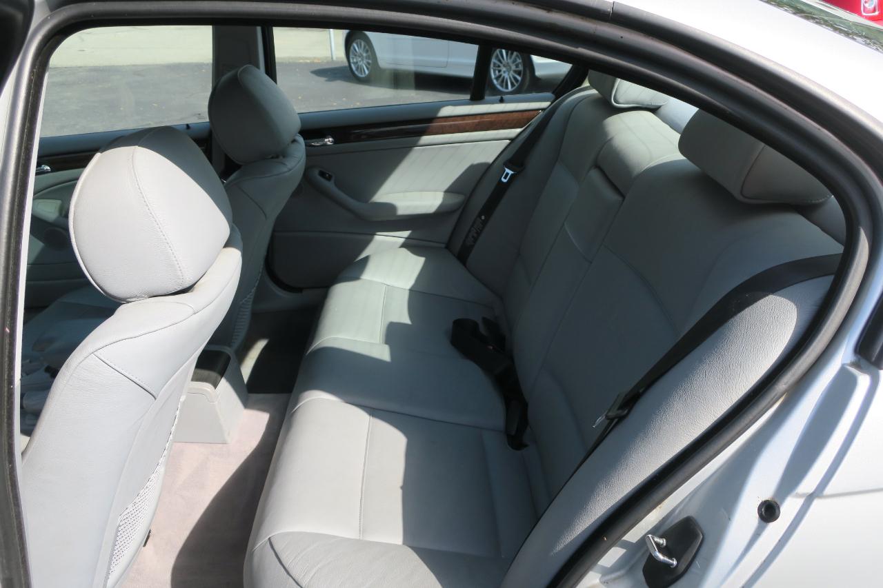 BMW 3-Series 325i Sedan 2002
