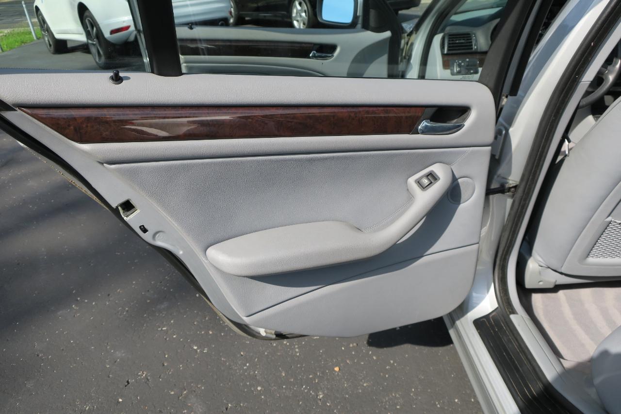 BMW 3-Series 325i Sedan 2002