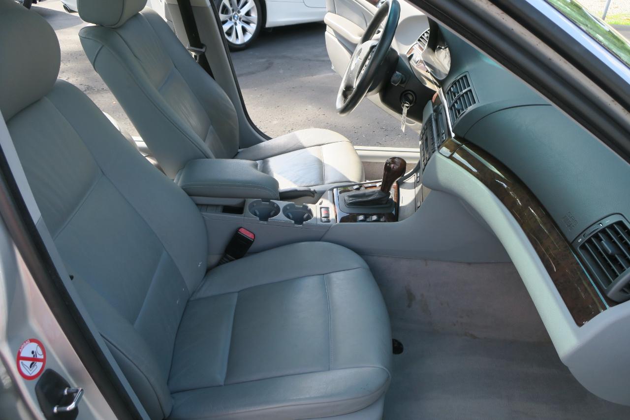 BMW 3-Series 325i Sedan 2002