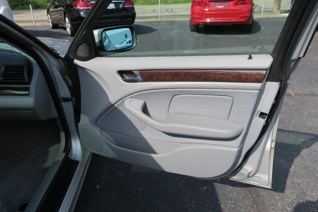 BMW 3-Series 325i Sedan 2002