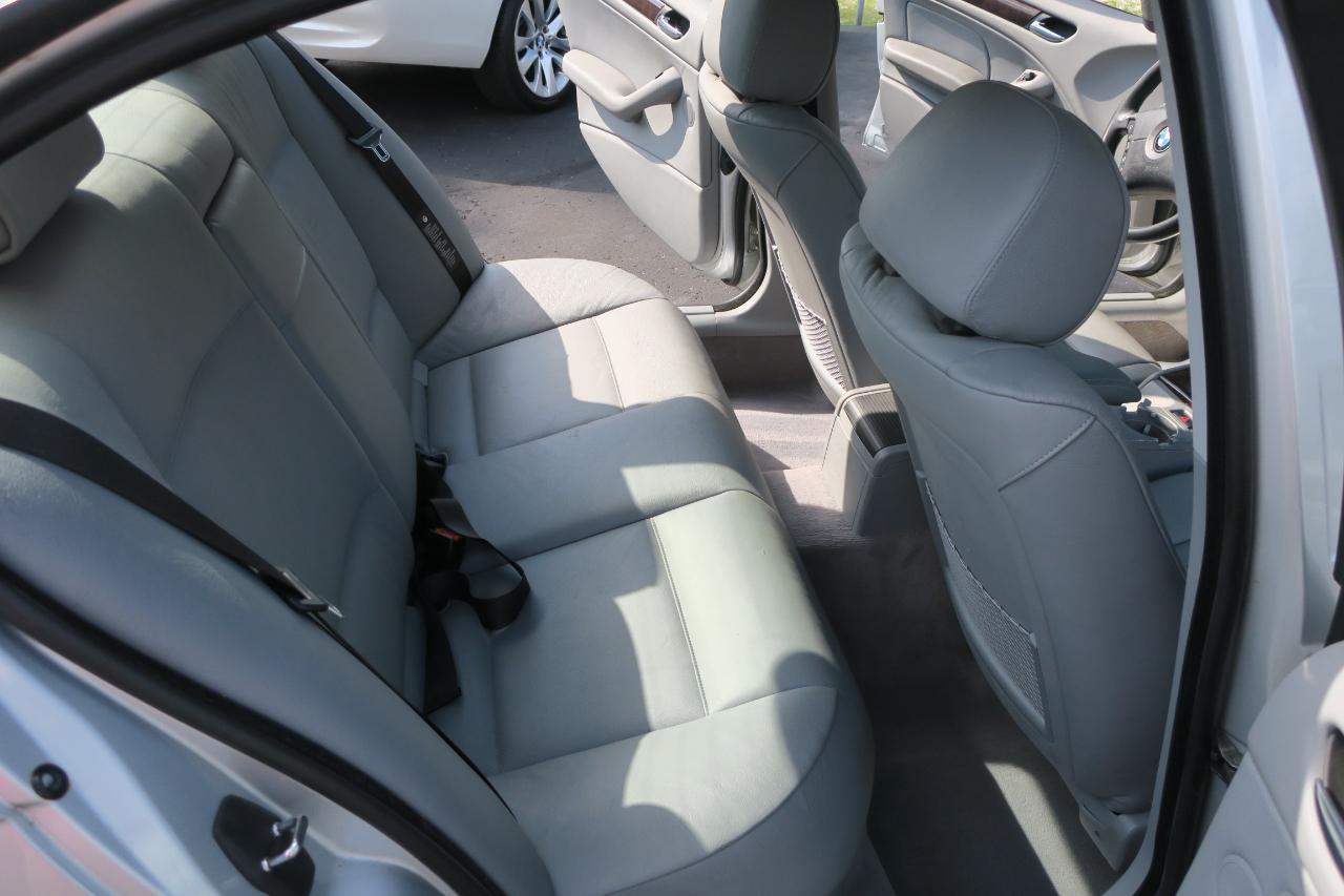 BMW 3-Series 325i Sedan 2002