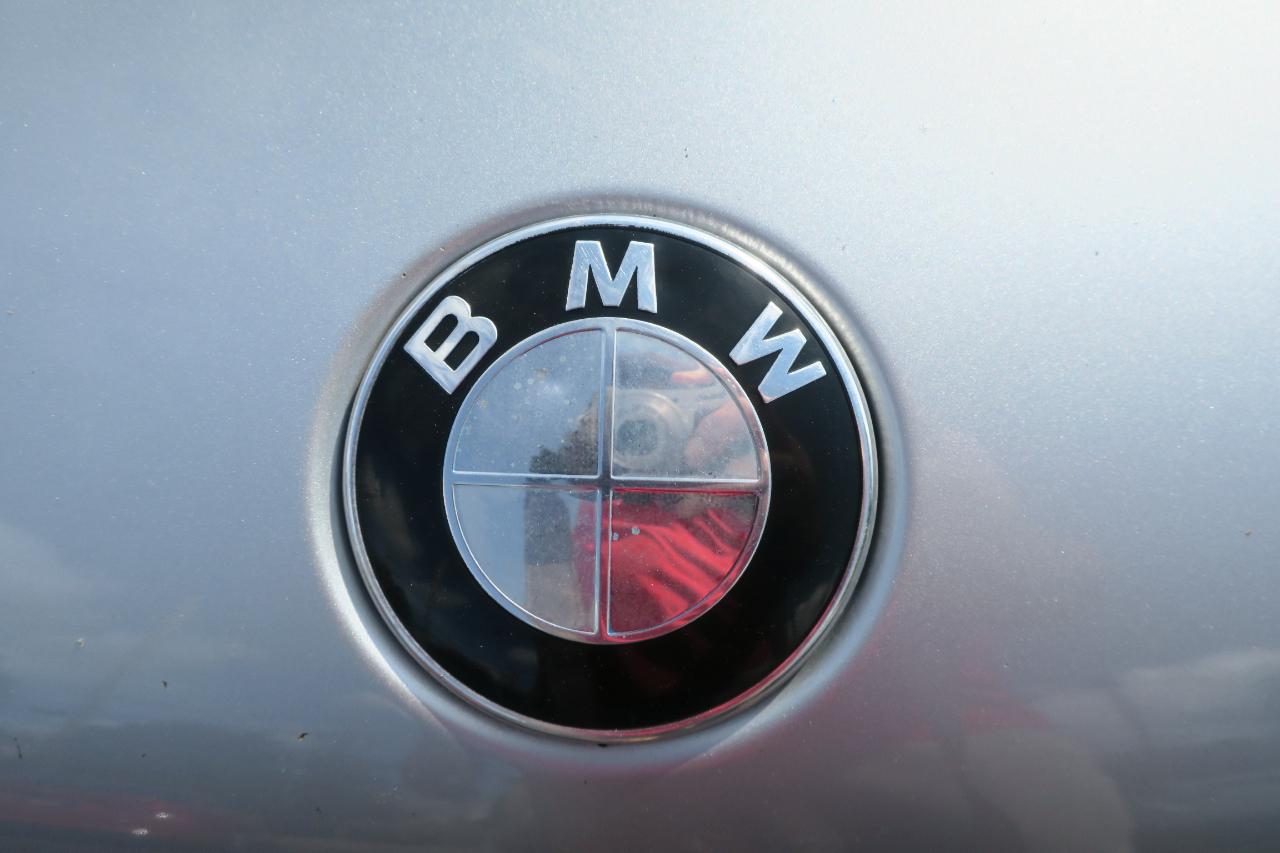 BMW 3-Series 325i Sedan 2002