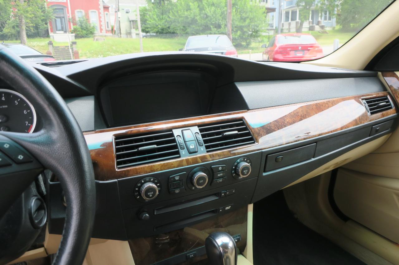 BMW 5-Series Sport Wagon 530xiT 2007