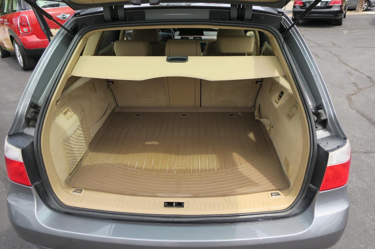 BMW 5-Series Sport Wagon 530xiT 2007