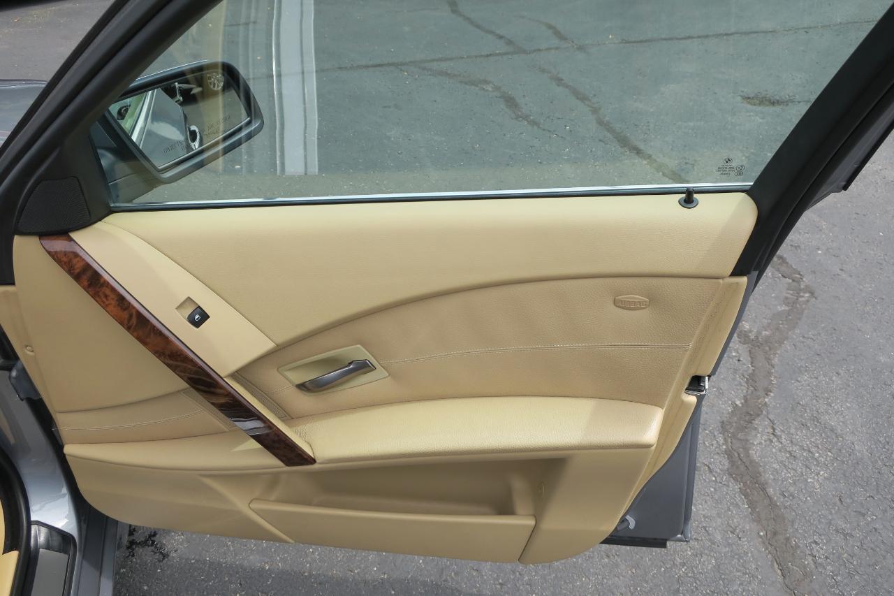 BMW 5-Series Sport Wagon 530xiT 2007