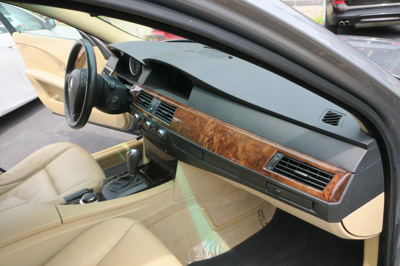 BMW 5-Series Sport Wagon 530xiT 2007