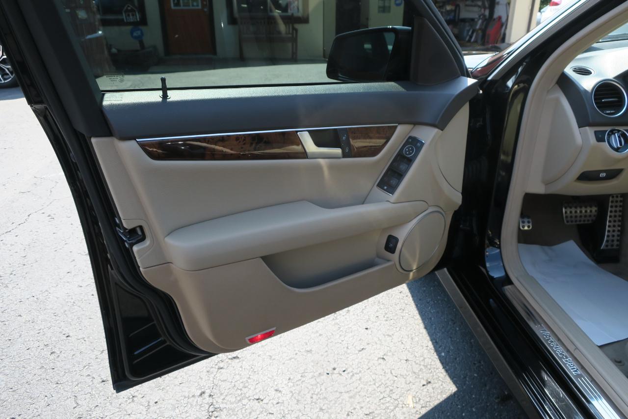 Mercedes-Benz C-Class C300 4MATIC Luxury Sedan 2012