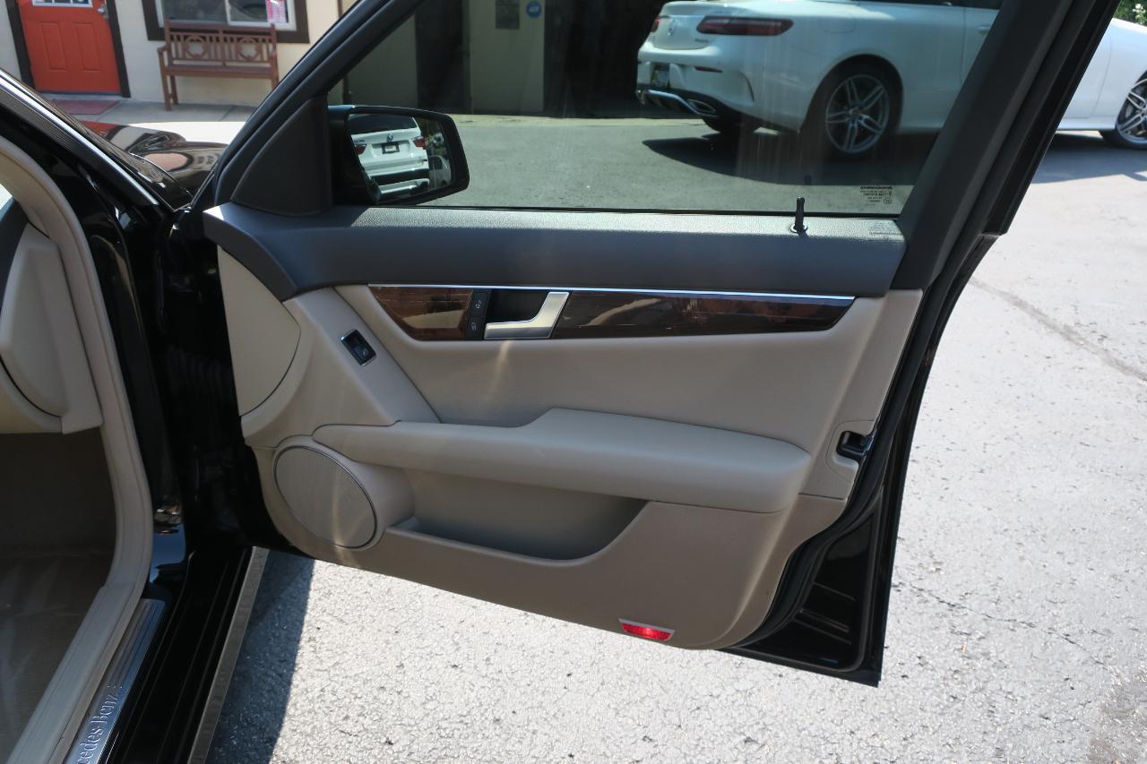 Mercedes-Benz C-Class C300 4MATIC Luxury Sedan 2012