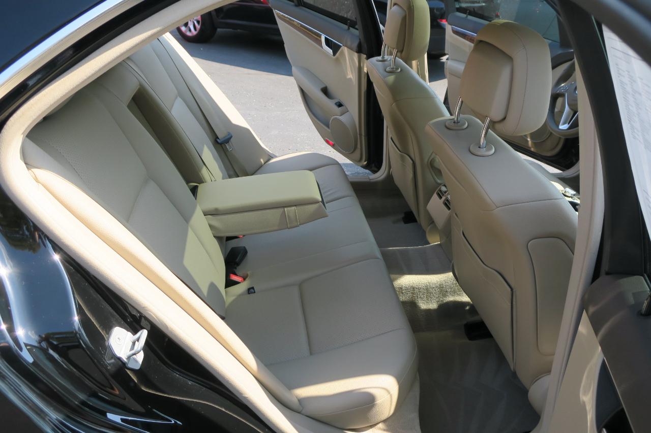 Mercedes-Benz C-Class C300 4MATIC Luxury Sedan 2012