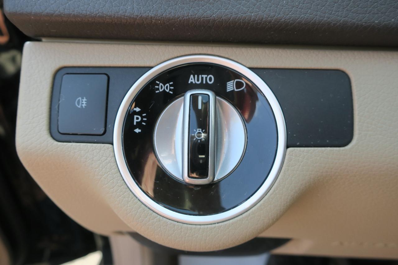 Mercedes-Benz C-Class C300 4MATIC Luxury Sedan 2012